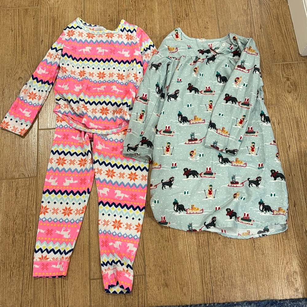 Lot of 2 winter pjs with adorable prints! Sz 6